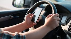 Multas por uso do celular ao volante crescem 33% em 2018