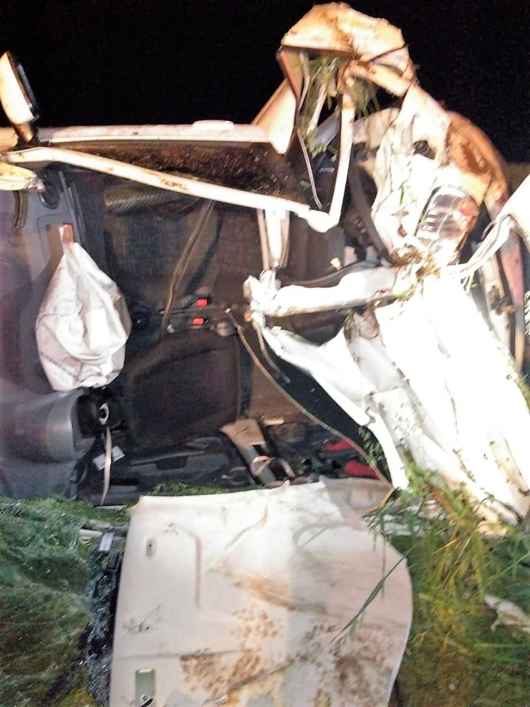 Carro capota na BR-470 em Campos Novos; jovem de 22 anos ficou ferida