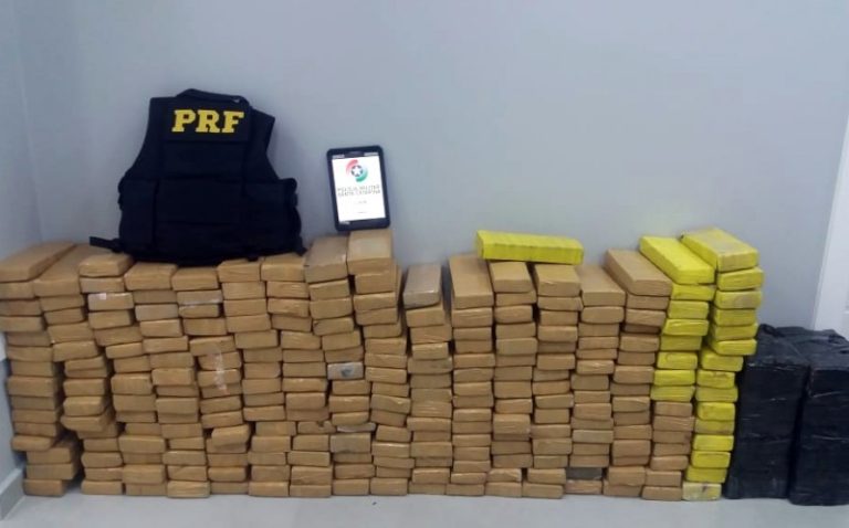 PRF e PM apreendem mais de 200 kg de maconha em Chapecó