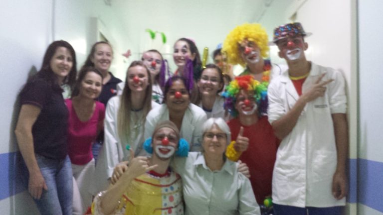 Estudantes do ‘Mater’ levam alegria e autoestima a pacientes do Hospital Nossa Senhora das Dores