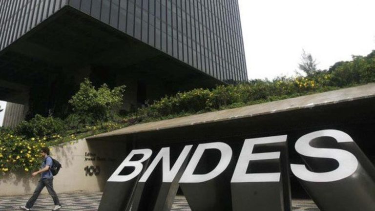 BNDES contraria Lula e prega cuidado com políticas de investimentos no exterior