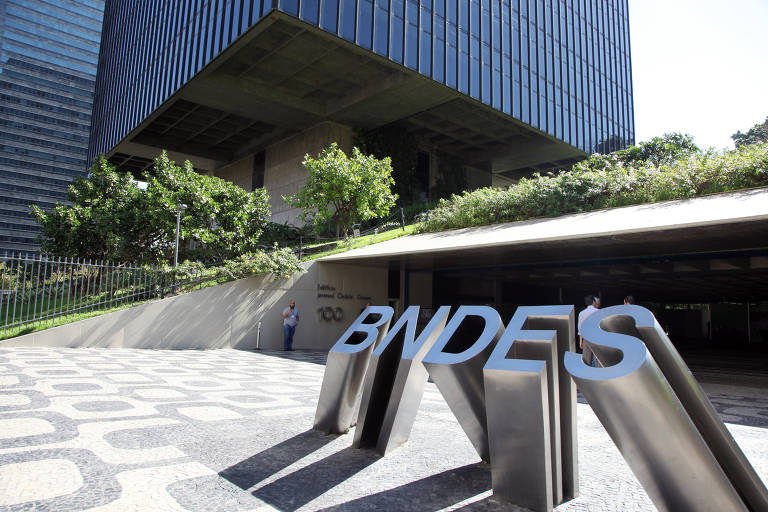 Levy vai abrir na internet contratos dos 50 maiores devedores do BNDES.