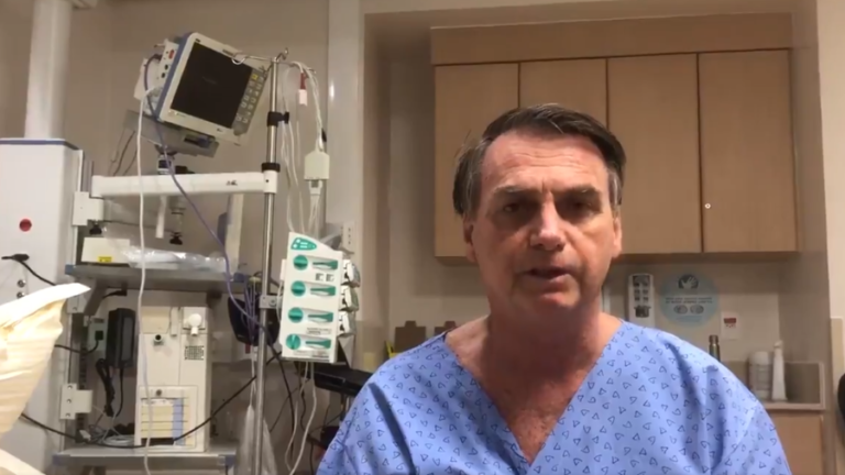 Após 7 horas de cirurgia, médicos retiram bolsa de colostomia de Bolsonaro