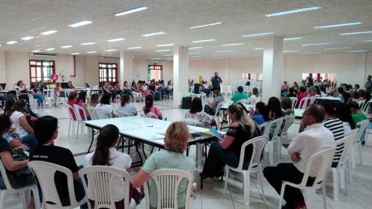Piratuba sedia workshop unindo professores de quatro cidades