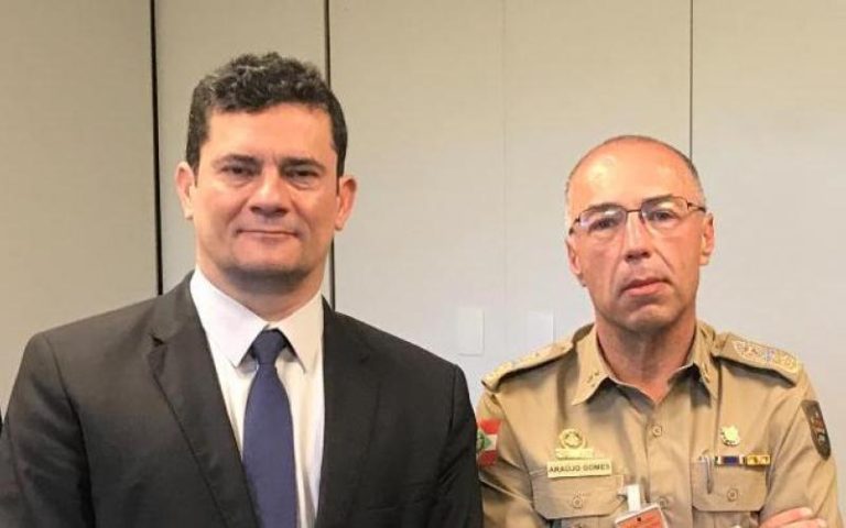 Ministro Sérgio Moro solidariza-se com PM-SC no caso do preso do fuzil AR-15