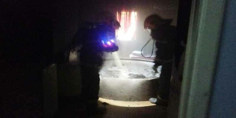 Bombeiros combatem princípio de Incêndio em Motel de Campos Novos