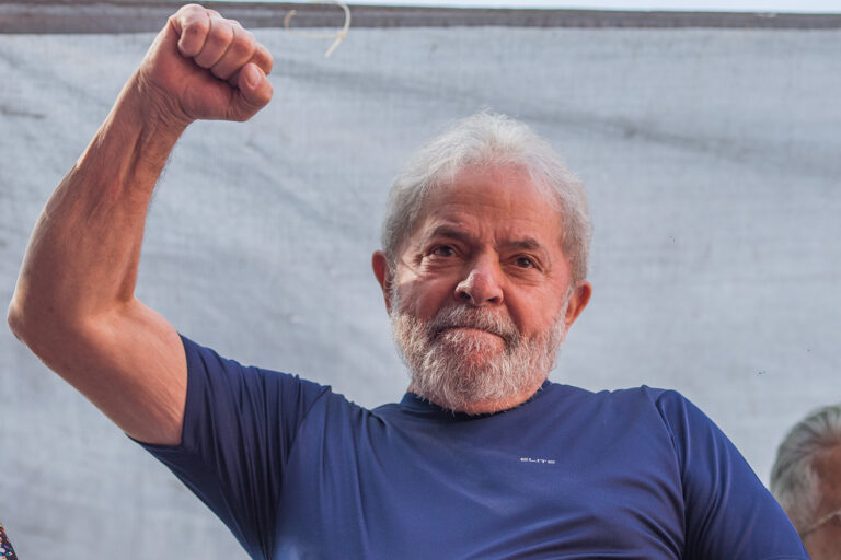 Governo paga R$ 50 mil mensais a assessores de Lula mesmo após prisão, diz jornal