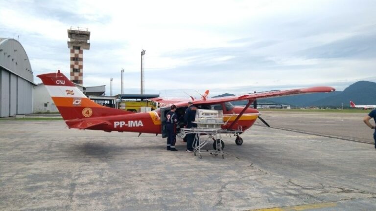 Recém-nascido é transportado pela aeronave Arcanjo-04 para Ribeirão Preto em São Paulo