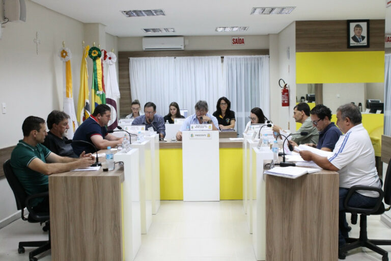 Legislativo ourense promoveu a terceira sessão ordinária do mês de abril