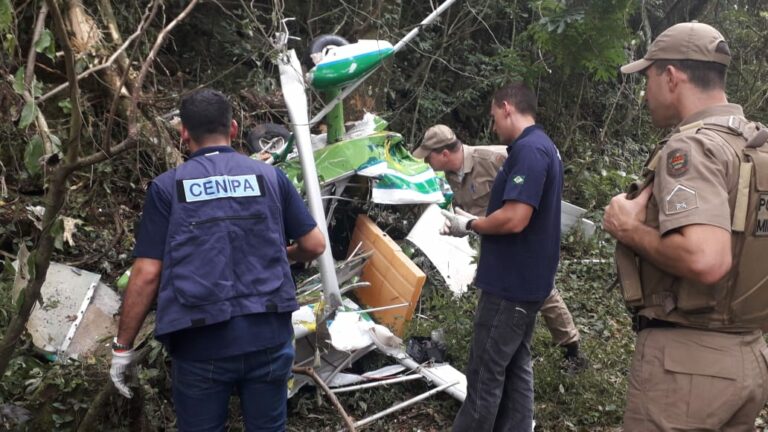 Equipe do Seripa investiga acidente aéreo em Concórdia