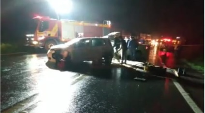 Mulher fica presa às ferragens após colisão na BR-282, em Joaçaba