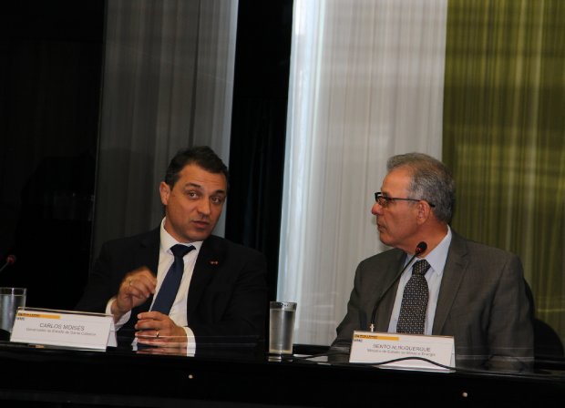 Em Brasília, ministro afirma a governador que fusão da Eletrosul não foi decidida