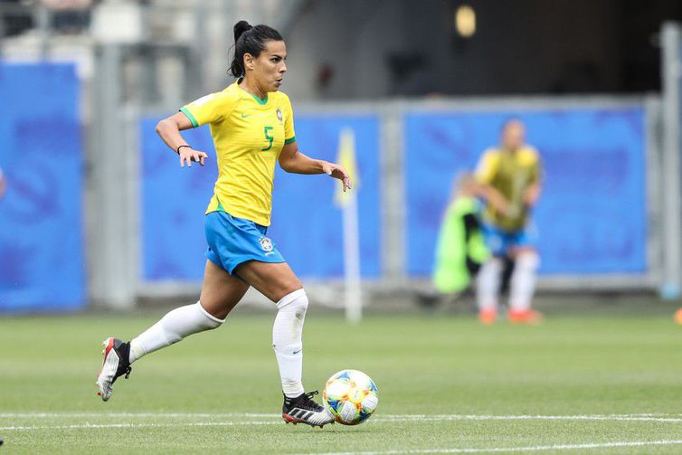 Thaisa avalia que seleção tem potencial para vencer a Itália nesta terça-feira (18)