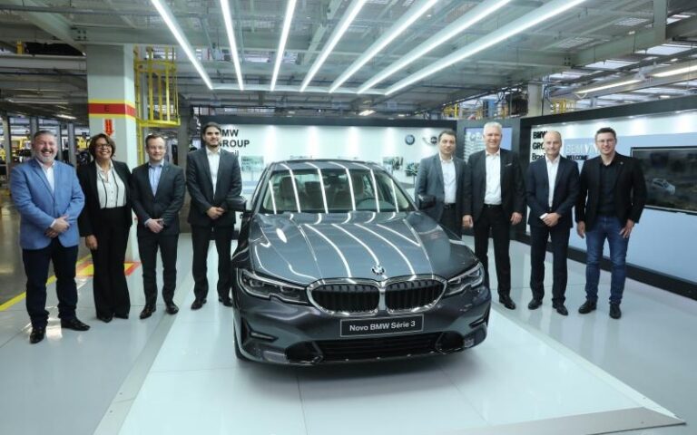 Novo carro da BMW, que fala com passageiros, é montado em Santa Catarina