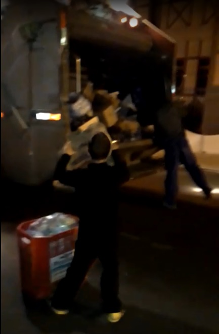 Menino autista se diverte ajudando a carregar caminhão do lixo em Piratuba; vídeos
