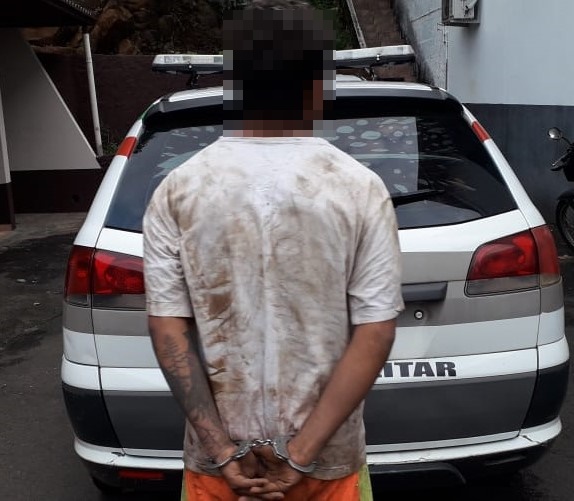 Jovem é preso por tráfico de drogas em Capinzal; ele estava próximo ao Rio do Peixe