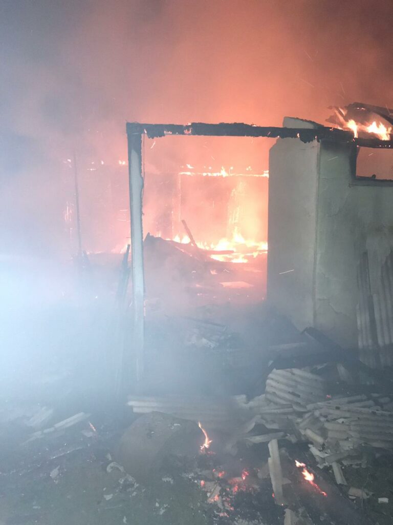 Incêndio destrói residência no interior de Rio das Antas