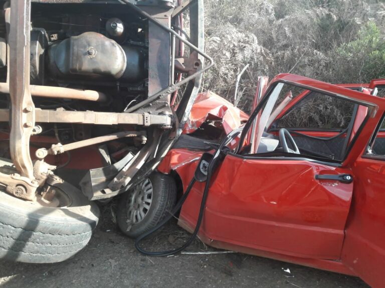 Grave acidente envolvendo carro e caminhão registrado na SC-452 em Fraiburgo