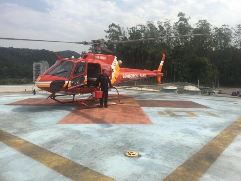 Helicóptero resgata fígado para transplante preso no trânsito em SC