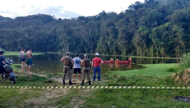 Rapaz morre afogado em lagoa, em SC