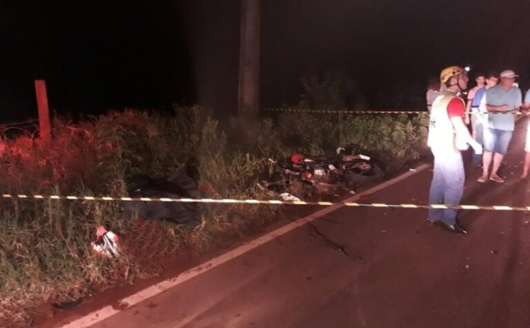 Jovem morre em colisão envolvendo moto e caminhão, no Oeste