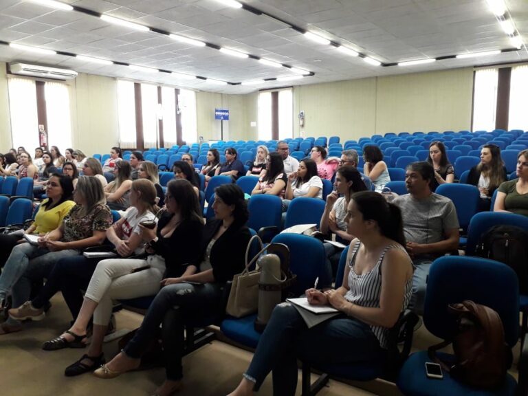 Profissionais de Capinzal participam de seminário regional de Enfermagem