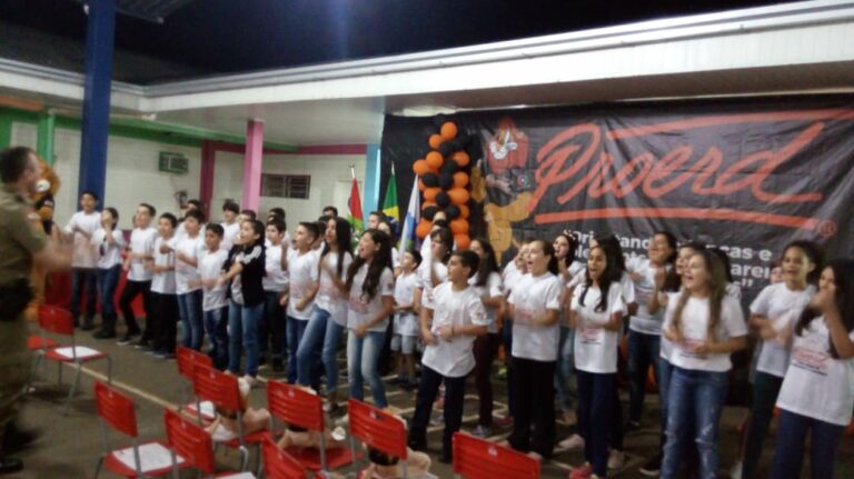 Cinquenta e sete alunos de Zortéa recebem certificado de conclusão do PROERD