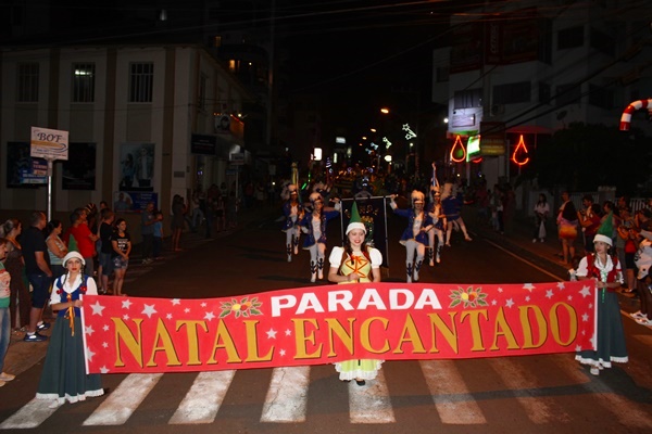 Confira como foi a 2ª Parada de Natal de Capinzal; fotos e vídeo