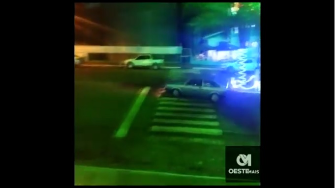 VÍDEO: Carro com placas de Joaçaba flagrado em manobras perigosas no centro de Vargeão