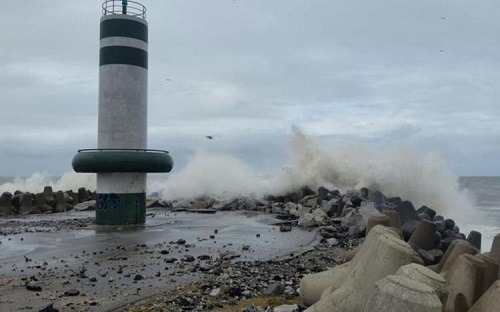 Marinha alerta ciclone subtropical que poderá causar ondas de até 4m no Litoral de SC