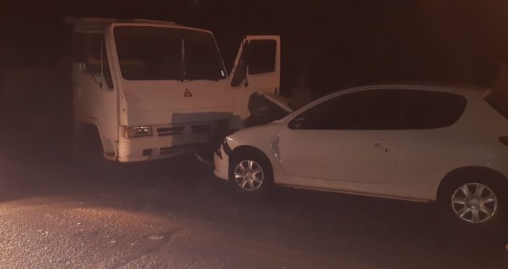 Colisão entre carro e caminhão na SC-150 deixa três feridos na Curva do Barro Preto