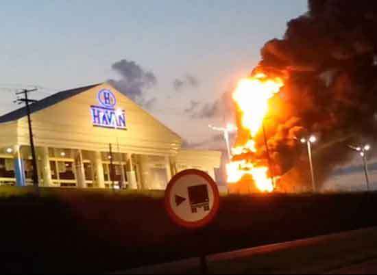 Polícia diz que incêndio que destruiu estátua da loja Havan foi criminoso