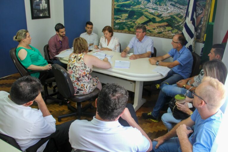 Administração de Capinzal realiza reunião com secretários e diretores