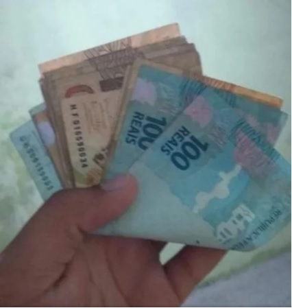 Mulher encontra mais de R$ 1.500 e devolve ao proprietário, no Oeste