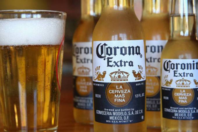 Fabricante da cerveja Corona afirma que já perdeu mais de R$ 1 bilhão após coronavírus