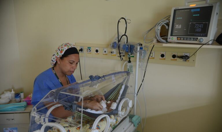 Decisão do STF amplia licença-maternidade para mães de bebês prematuros