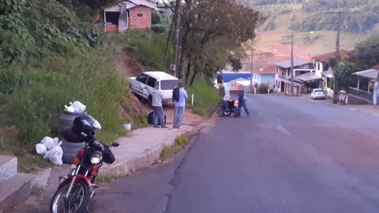 Colisão entre carro e moto deixa jovem ferido no Acesso Cidade Alta, em Capinzal