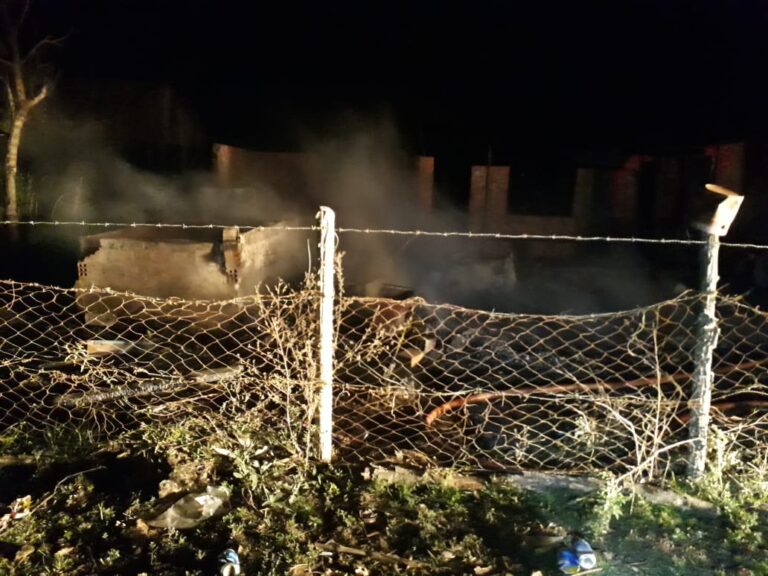 Mulher sofre queimaduras em incêndio que destruiu casa em São José do Cerrito