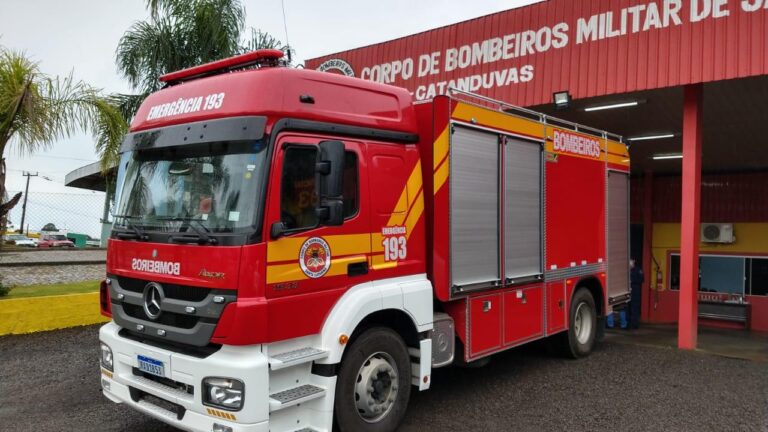 Corpo de Bombeiros de Catanduvas recebe novo caminhão de combate a incêndio