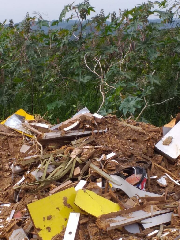 MP recebe denúncia de descarte irregular de lixo em cascalheira de Alto Bela Vista