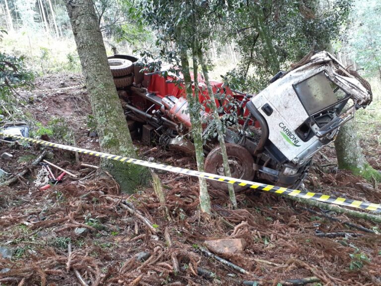Caminhoneiro de 40 anos morre em acidente no interior de Rio das Antas