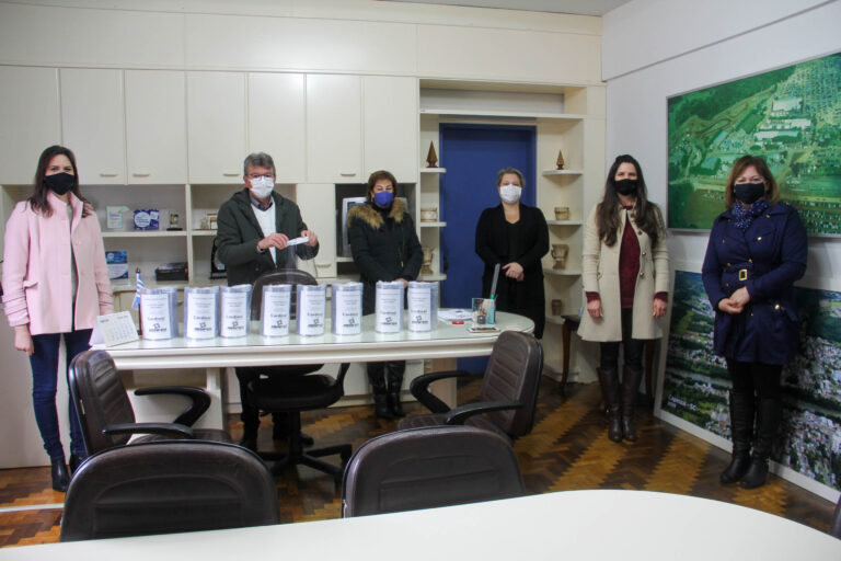 SESI/SENAI doa 80 máscaras de proteção ao município de Capinzal