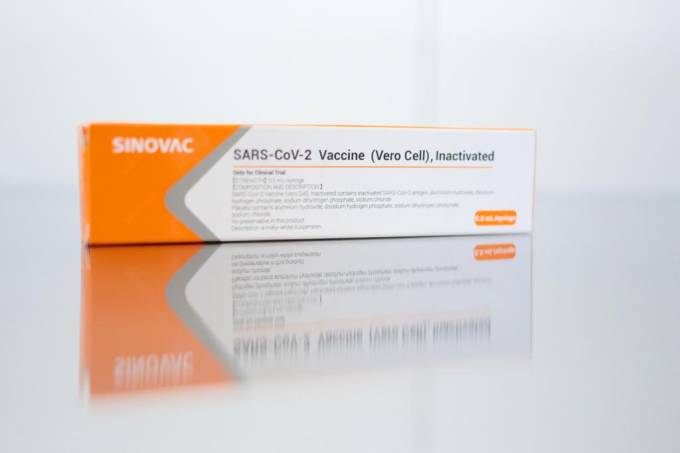 CoronaVac: testes com 50 mil voluntários indicam segurança da vacina