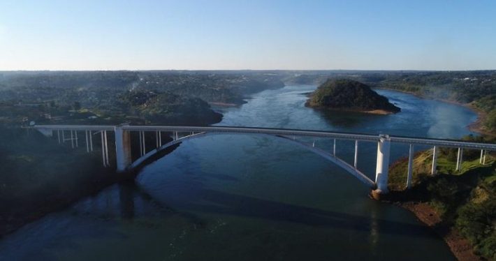 Ponte da Amizade: governo brasileiro mantém autorização para circulação de residentes fronteiriços em cidades-gêmeas