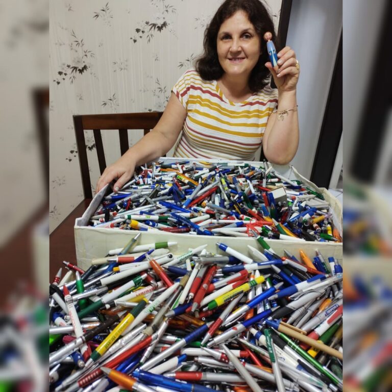 Professora de Concórdia coleciona mais de 5 mil canetas