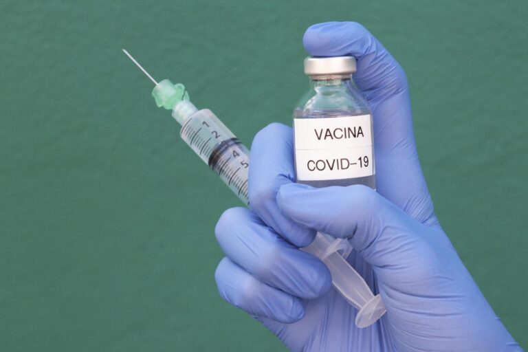 Secretaria de Saúde de Ouro vacina contra a Covid 20 idosos entre 80 e 84 anos