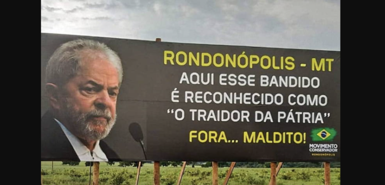 PT aciona TSE por outdoors que fazem ‘propaganda negativa’ de Lula
