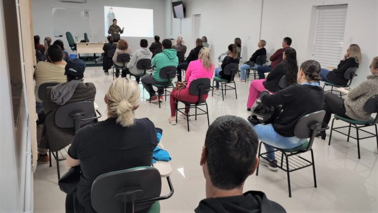 PMA realiza matrícula e reunião de pais da turma do PROA 2022 Joaçaba