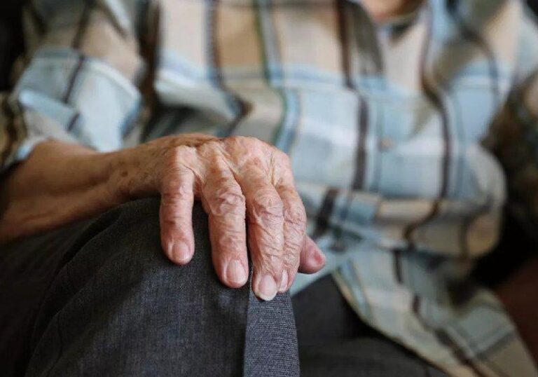 Cientistas brasileiros descobrem substância que evita piora do Parkinson