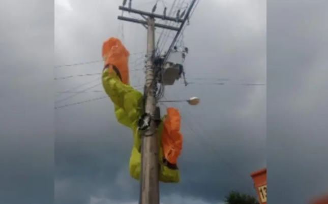 Mulher cai de parapente e fica presa em poste de luz em Santa Catarina